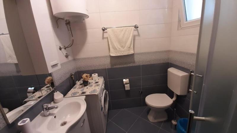 Apartments Kekica Новаля Екстериор снимка