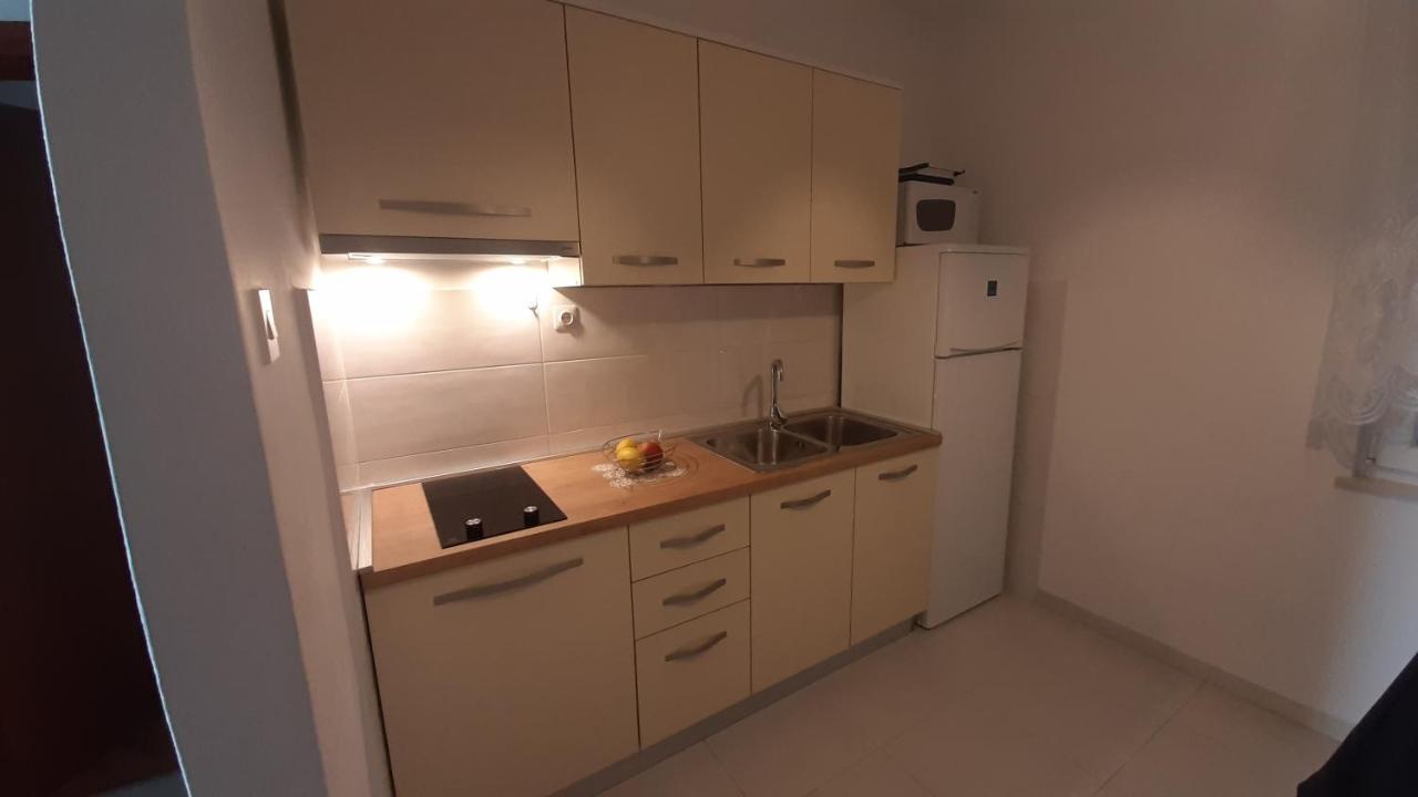 Apartments Kekica Новаля Екстериор снимка