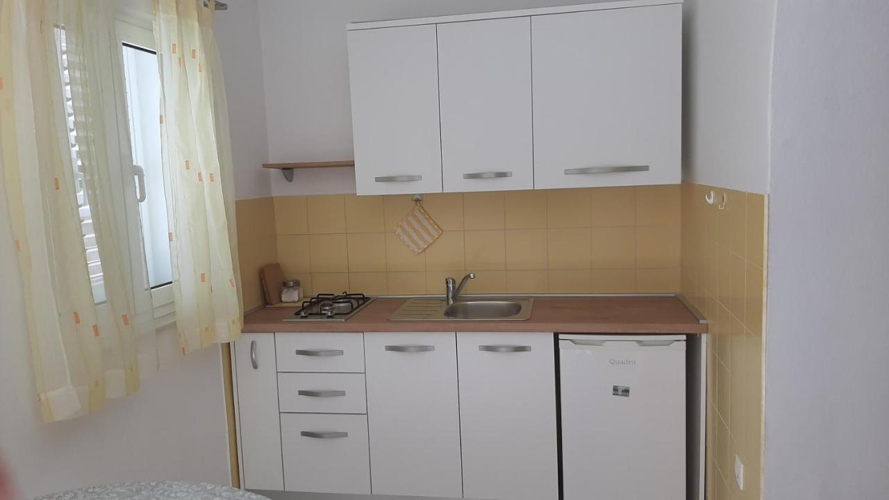 Apartments Kekica Новаля Екстериор снимка