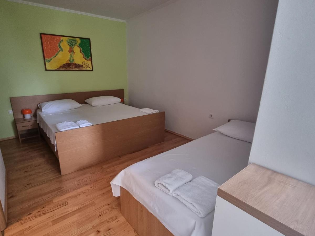 Apartments Kekica Новаля Екстериор снимка