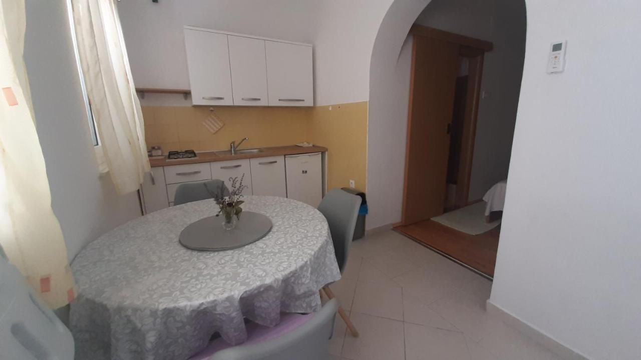 Apartments Kekica Новаля Екстериор снимка