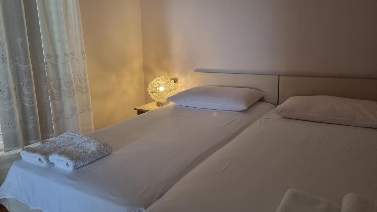 Apartments Kekica Новаля Екстериор снимка