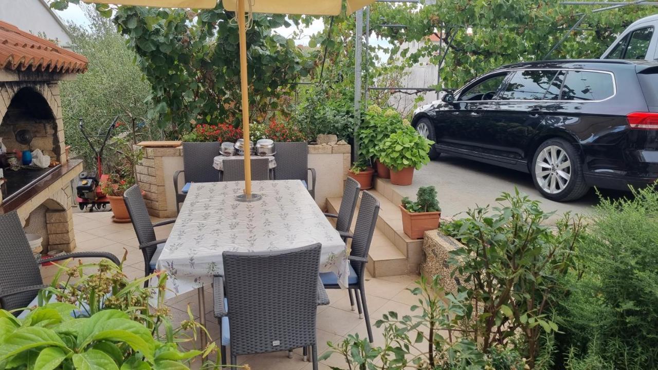 Apartments Kekica Новаля Екстериор снимка