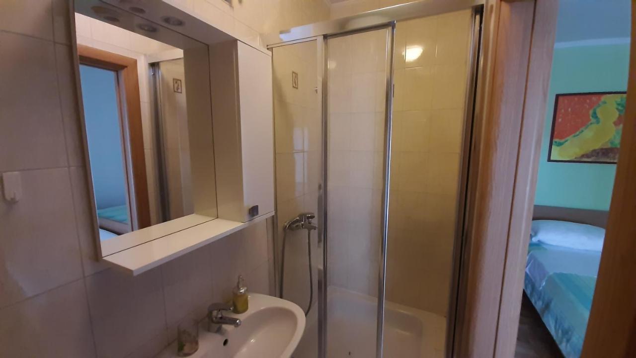 Apartments Kekica Новаля Екстериор снимка