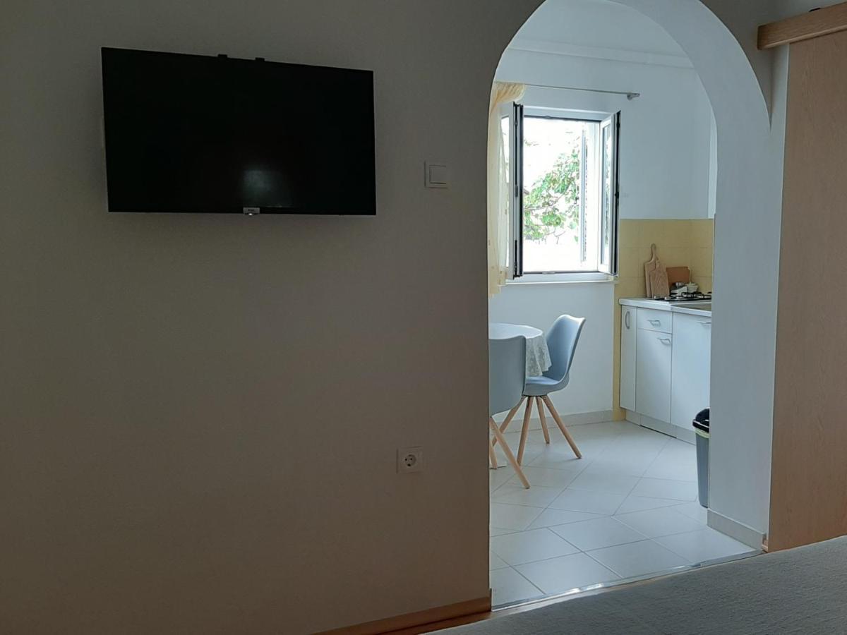 Apartments Kekica Новаля Екстериор снимка