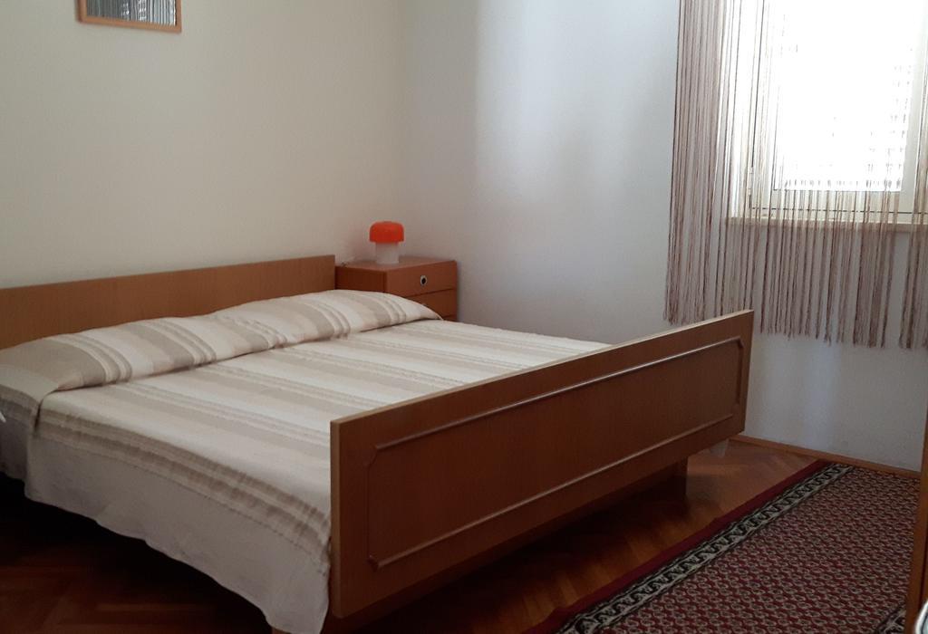 Apartments Kekica Новаля Екстериор снимка