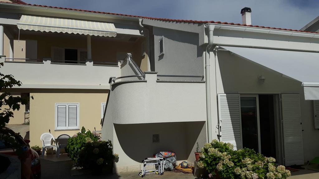 Apartments Kekica Новаля Екстериор снимка