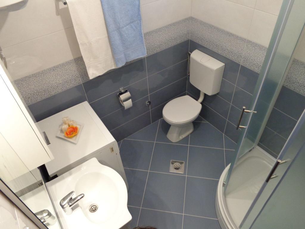 Apartments Kekica Новаля Екстериор снимка
