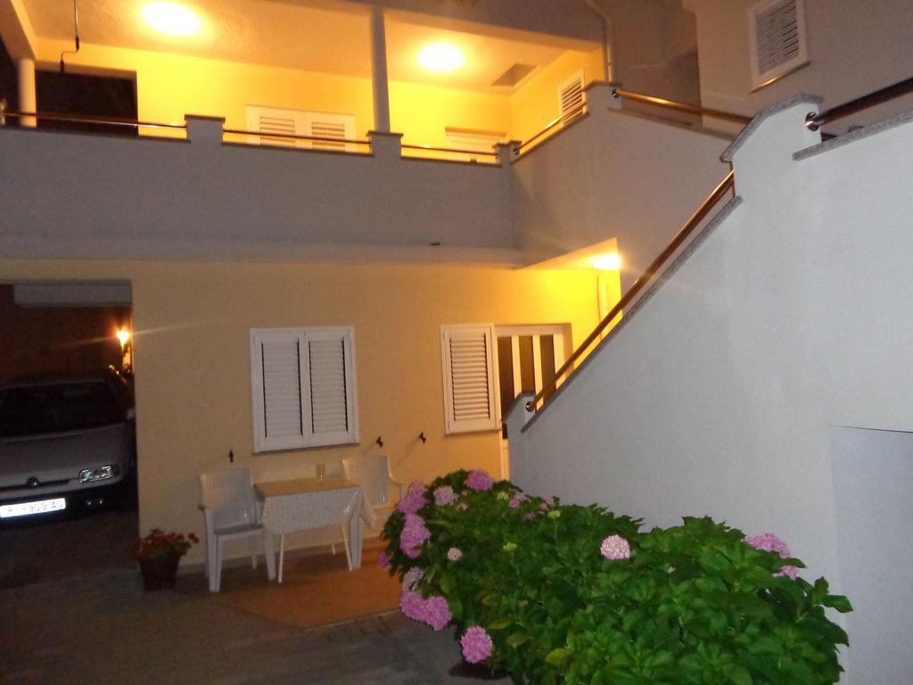Apartments Kekica Новаля Екстериор снимка