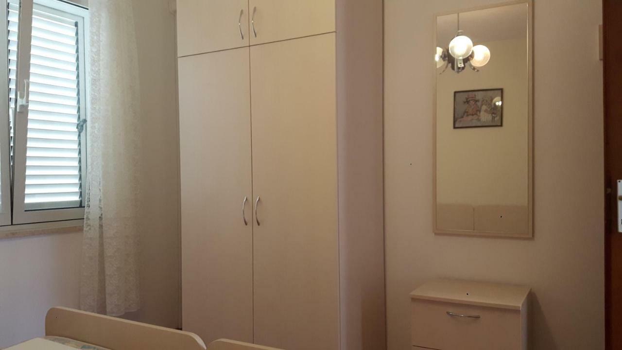 Apartments Kekica Новаля Екстериор снимка