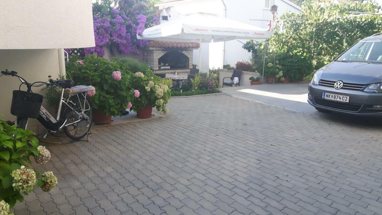 Apartments Kekica Новаля Екстериор снимка